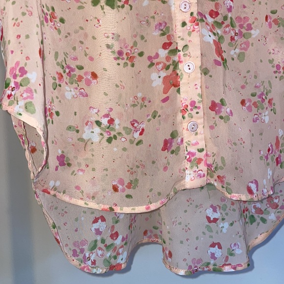 Sheer sleeveless Button Down - Picture 4 of 6